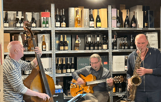 Live-Jazztrio beim Blue Hour Konzert im be°bubbly Sektladen